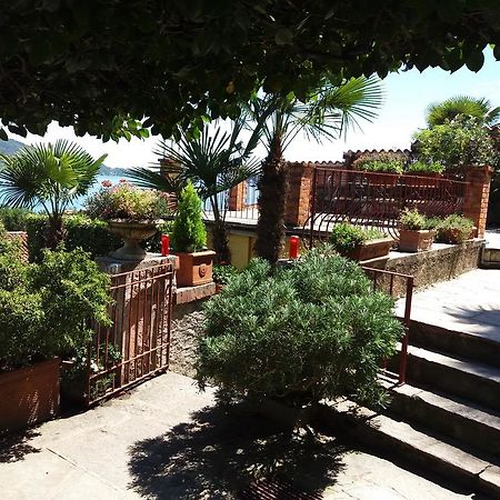 Garden Apartment Lesa Exteriér fotografie
